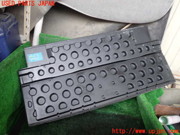 1UPJ-9239247771]パジェロ(V75W)ラゲッジトレイ1 中古_2