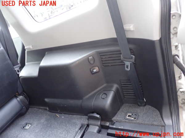 1UPJ-9239247675]パジェロ(V75W)右リアピラートリム 中古_3