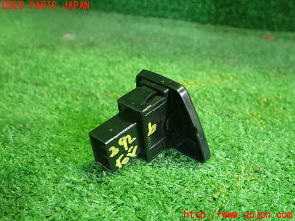 1UPJ-9239266240]アバルト・595C(312142)右前パワーウィンドウスイッチ 中古_2