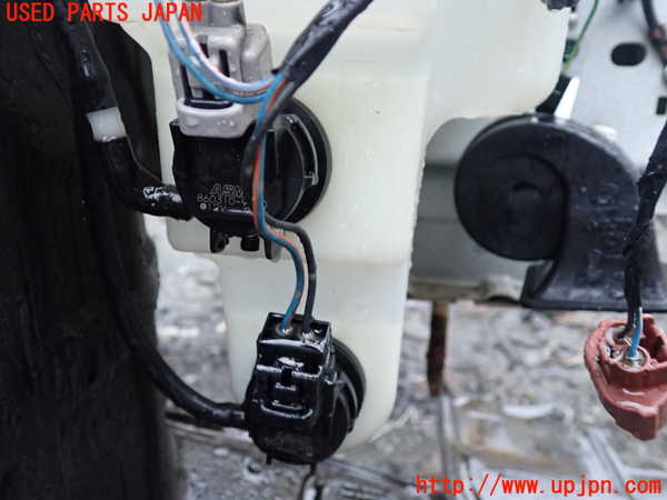 1UPJ-9239286791]MPV(LY3P)ウォッシャータンク1 中古_2