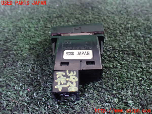 1UPJ-9239286290]MPV(LY3P)ハザードスイッチ 中古_2