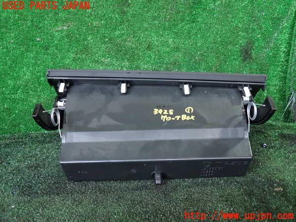 1UPJ-9239287516]MPV(LY3P)グローブボックス1 中古_3