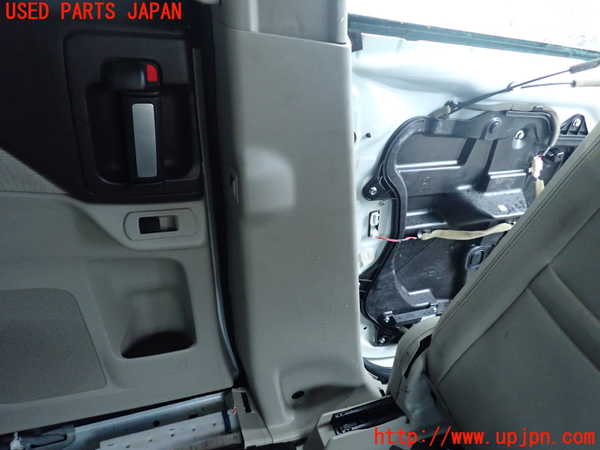1UPJ-9239287670]MPV(LY3P)左センターピラートリム 中古_3