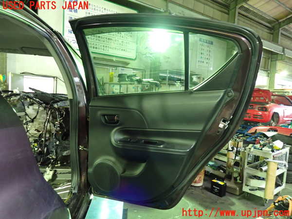 1UPJ-9239291290]アクア(AQUA)(NHP10)右後ドア 中古 NSG M31Q8 43R-005844_4