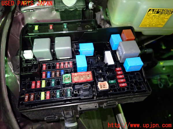 1UPJ-9239296742]アクア(AQUA)(NHP10)ヒューズボックス2(EGルーム内運転席側) 中古_2