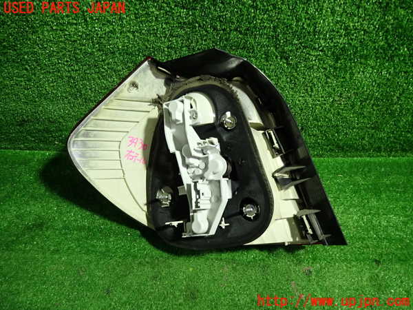 1UPJ-9239301530]BMW 116i(UE16)E87右テールランプ 中古_3