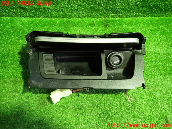 1UPJ-9239307821]BMW 116i(UE16)E87灰皿1 中古_2