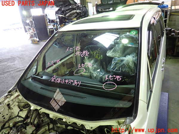 1UPJ-9239311195]ヴォクシー(ノア)(AZR60G)フロントガラス 中古 ASAHI M3341_2