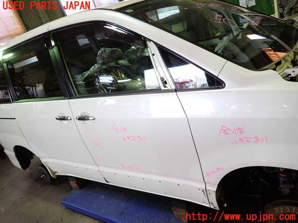 1UPJ-9239311230]ヴォクシー(ノア)(AZR60G)右前ドア 中古 NSG M3O8_3