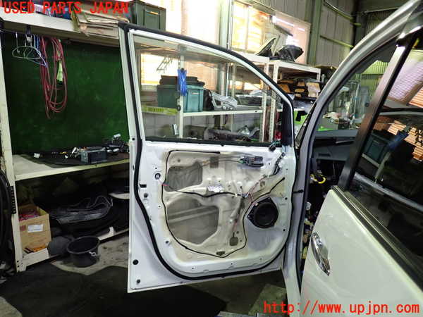 1UPJ-9239311260]ヴォクシー(ノア)(AZR60G)左前ドア 中古 NSG M3O8_5