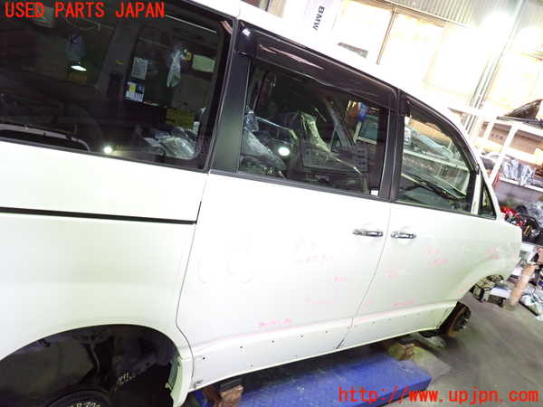 1UPJ-9239311290]ヴォクシー(ノア)(AZR60G)右後ドア 中古 NSG M3Q8_3