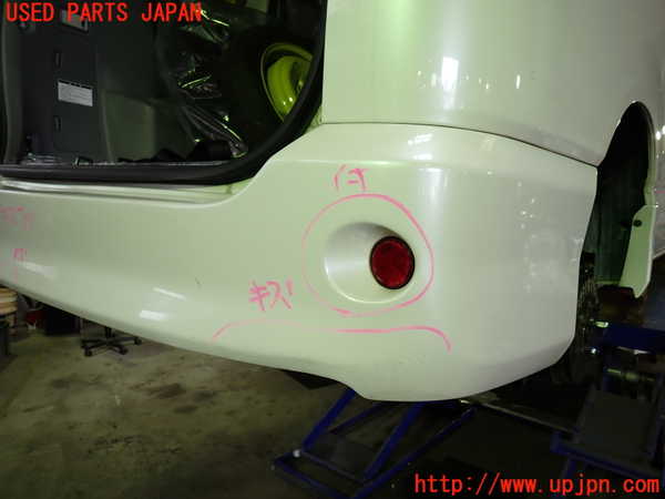 1UPJ-9239311610]ヴォクシー(ノア)(AZR60G)リアバンパー 中古_2