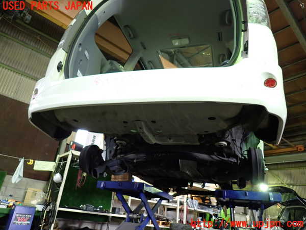 1UPJ-9239311610]ヴォクシー(ノア)(AZR60G)リアバンパー 中古_5