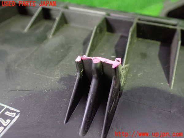 1UPJ-9239312560]ヴォクシー(ノア)(AZR60G)エアクリーナーボックス 中古_3