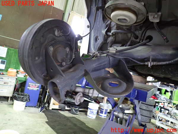 1UPJ-9239315380]ヴォクシー(ノア)(AZR60G)リアアクスルビーム 中古_4