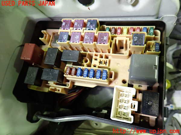 1UPJ-9239316742]ヴォクシー(ノア)(AZR60G)ヒューズボックス2(EGルーム内助手席側) 中古_2