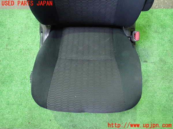 1UPJ-9239317035]ヴォクシー(ノア)(AZR60G)運転席シート 中古_4