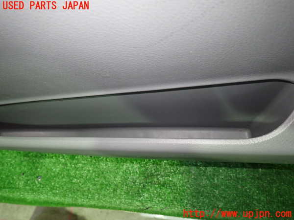 1UPJ-9239311264]ヴォクシー(ノア)(AZR60G)左前ドア内張り 中古_4