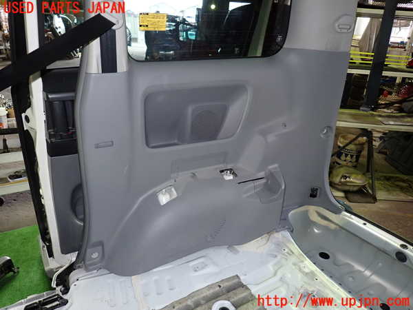 1UPJ-9239317675]ヴォクシー(ノア)(AZR60G)右リアピラートリム 中古_4