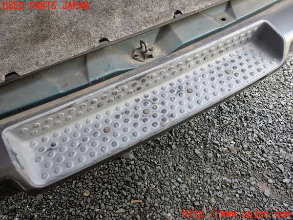 1UPJ-9239321610]デリカ スペースギア(PD6W)リアバンパー 中古_3