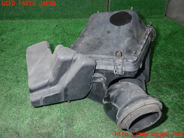 1UPJ-9239322560]デリカ スペースギア(PD6W)エアクリーナーボックス 中古_2