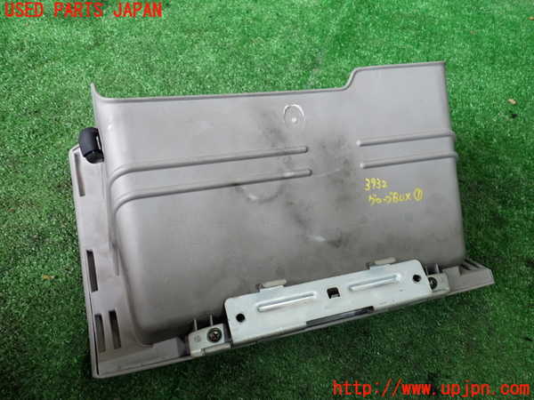 1UPJ-9239327516]デリカ スペースギア(PD6W)グローブボックス1 中古_2