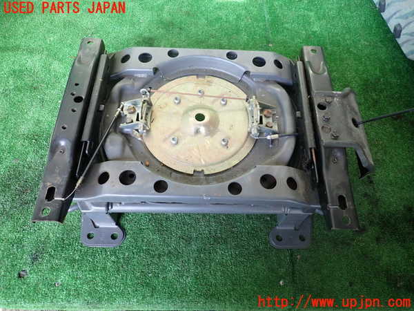 1UPJ-9239327125]デリカ スペースギア(PD6W)2列目シート 中古_5