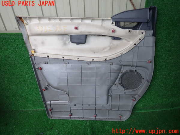 1UPJ-9239321234]デリカ スペースギア(PD6W)右前ドア内張り 中古_4