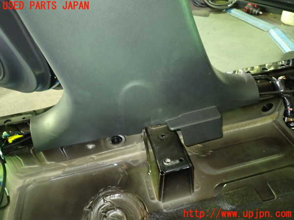 1UPJ-9239347670]スイフトスポーツ(ZC31S)左センターピラートリム 中古_4