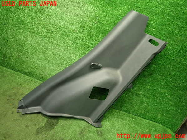 1UPJ-9239347675]スイフトスポーツ(ZC31S)右リアピラートリム 中古_4