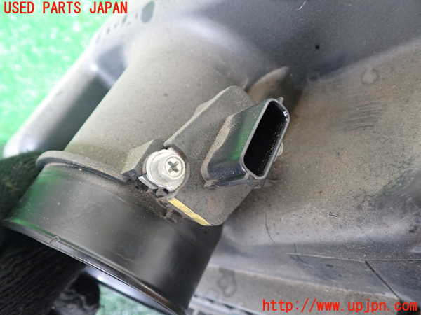 1UPJ-9239352560]セレナ Sハイブリッド(HC26)エアクリーナーボックス 中古_3