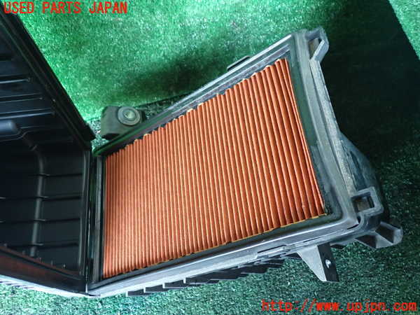 1UPJ-9239352560]セレナ Sハイブリッド(HC26)エアクリーナーボックス 中古_4