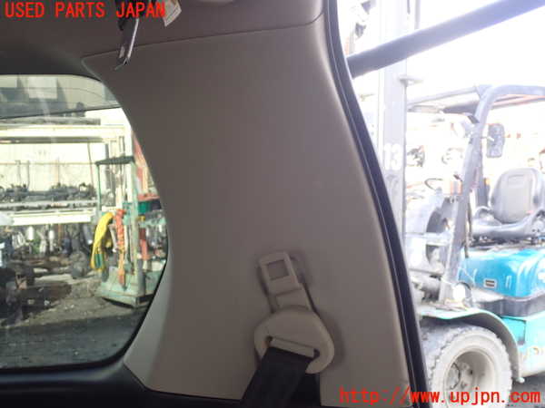 1UPJ-9239357675]セレナ Sハイブリッド(HC26)右リアピラートリム 中古_3