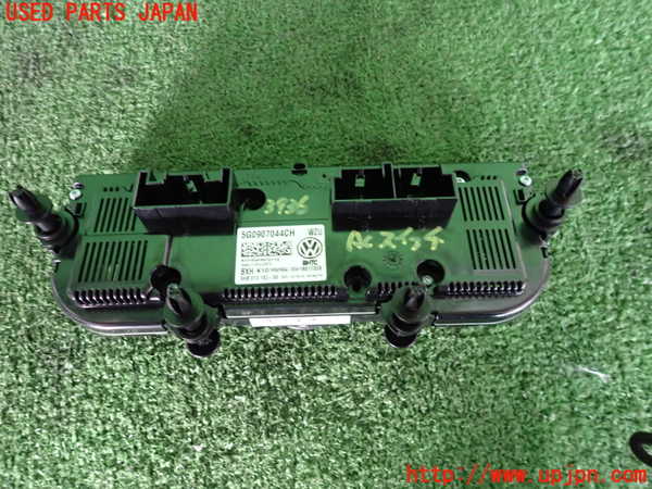 2UPJ-9239366066]VW ゴルフ トゥーラン(1TDFG)エアコンスイッチ1 中古_2