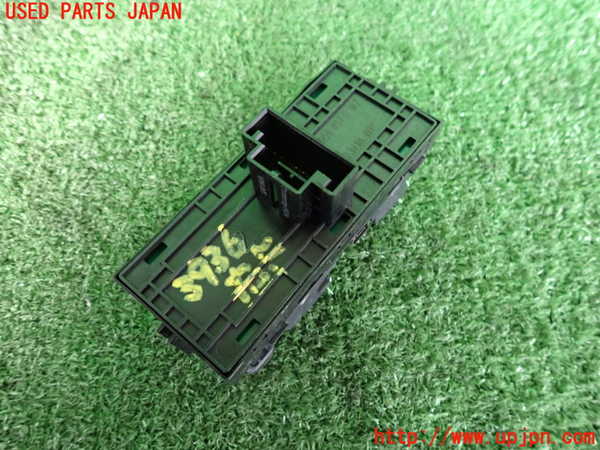 2UPJ-9239366240]VW ゴルフ トゥーラン(1TDFG)右前パワーウィンドウスイッチ 中古_2
