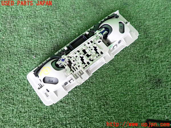 2UPJ-9239366413]VW ゴルフ トゥーラン(1TDFG)ルームランプ3 (真中 3列目) 中古_2