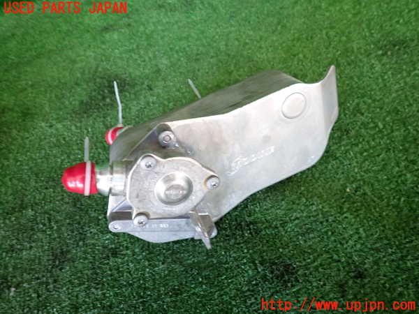 2UPJ-9239382481]BMW X1(VL18)(E84系)オイルクーラー1 中古_2