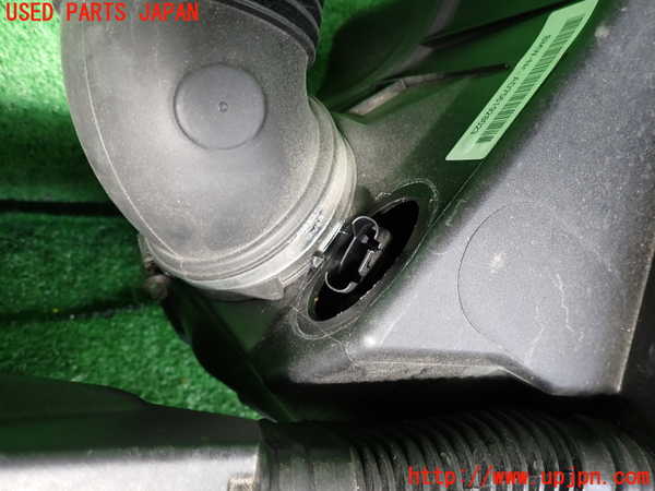 2UPJ-9239382560]BMW X1(VL18)(E84系)エアクリーナーボックス 中古_2