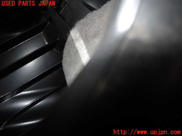 2UPJ-9239382560]BMW X1(VL18)(E84系)エアクリーナーボックス 中古_3