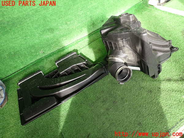 2UPJ-9239382560]BMW X1(VL18)(E84系)エアクリーナーボックス 中古_4