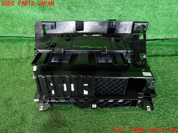 2UPJ-9239387516]BMW X1(VL18)(E84系)グローブボックス1 中古_3