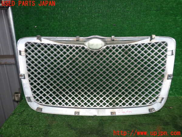 2UPJ-9239391050]クライスラー・300C(LX35-)ラジエターグリル 中古_4