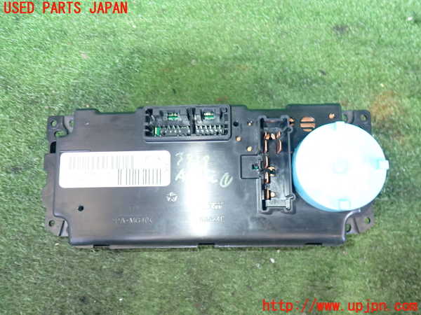 2UPJ-9239396066]クライスラー・300C(LX35-)エアコンスイッチ1 中古_2