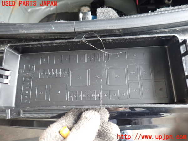 2UPJ-9239396741]クライスラー・300C(LX35-)ヒューズボックス1(室内助手席側) 中古_2