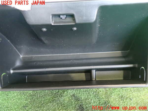 2UPJ-9239397516]クライスラー・300C(LX35-)グローブボックス1 中古_3