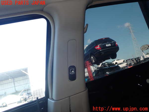 2UPJ-9239397665]クライスラー・300C(LX35-)右センターピラートリム 中古_2