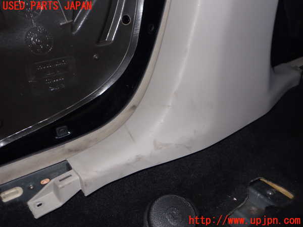 2UPJ-9239397665]クライスラー・300C(LX35-)右センターピラートリム 中古_4