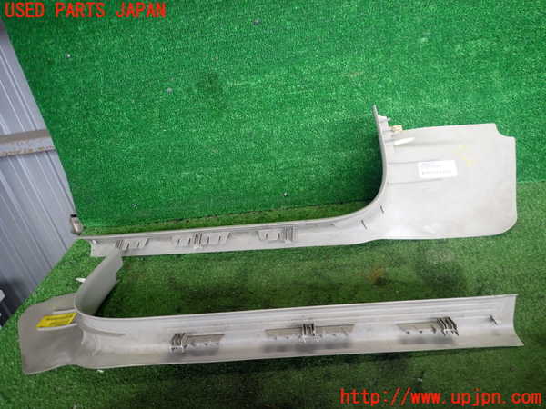 2UPJ-9239397740]クライスラー・300C(LX35-)スカッフプレート 中古_2