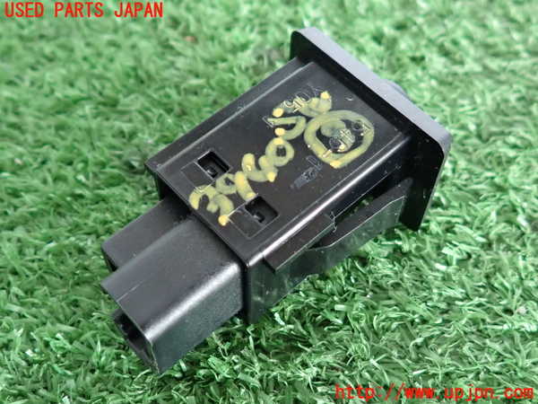 2UPJ-9239406308]マークX(GRX130)スイッチ3(横滑り防止OFF) 中古_2