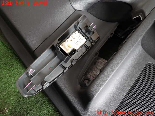 2UPJ-9239401294]マークX(GRX130)右後ドア内張り 中古_4